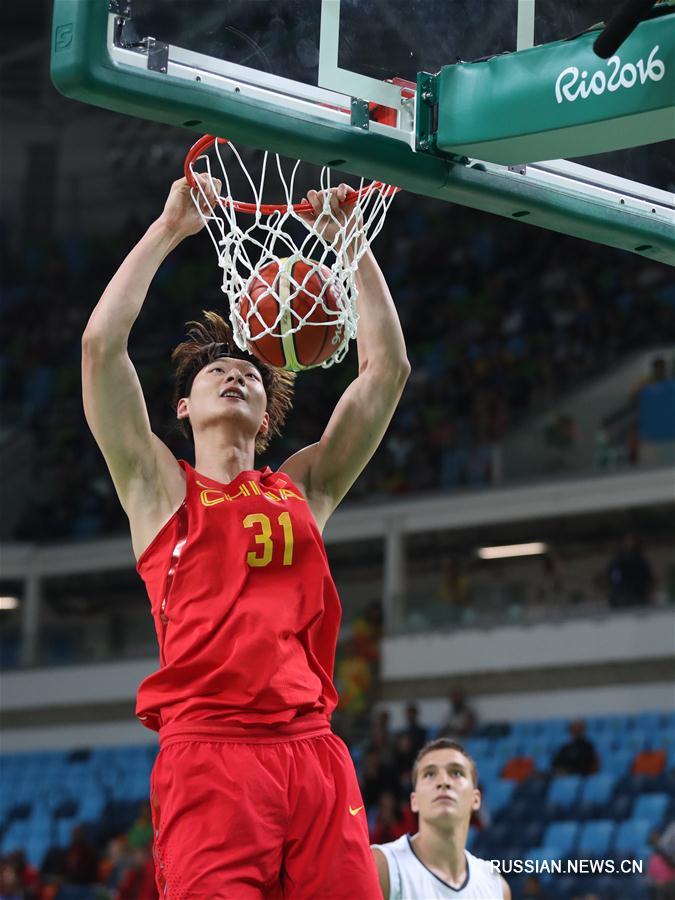 Китайские баскетболисты проиграли соперникам из Сербии в матче группы А в турнире  по баскетболу на Олимпиаде-2016