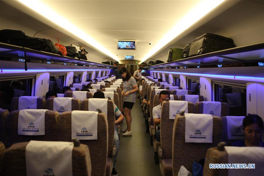 Первый рейс высокоскоростного пассажирского поезда Далянь -- Шэньян