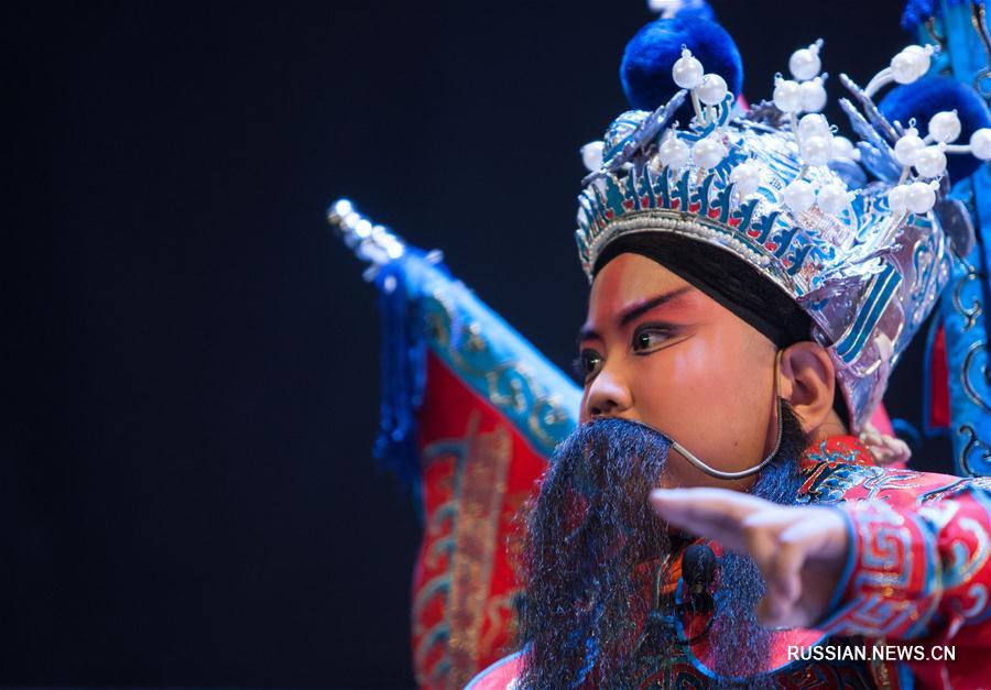В Пекине вновь заработал знаменитый театр традиционной оперы "Саньцинъюань"