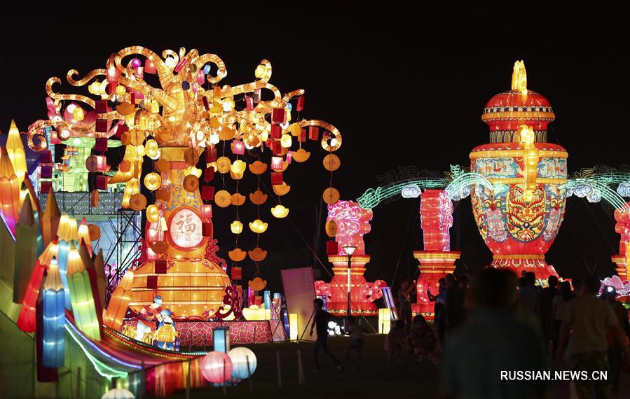 Летний фестиваль фонарей в провинции Юньнань
