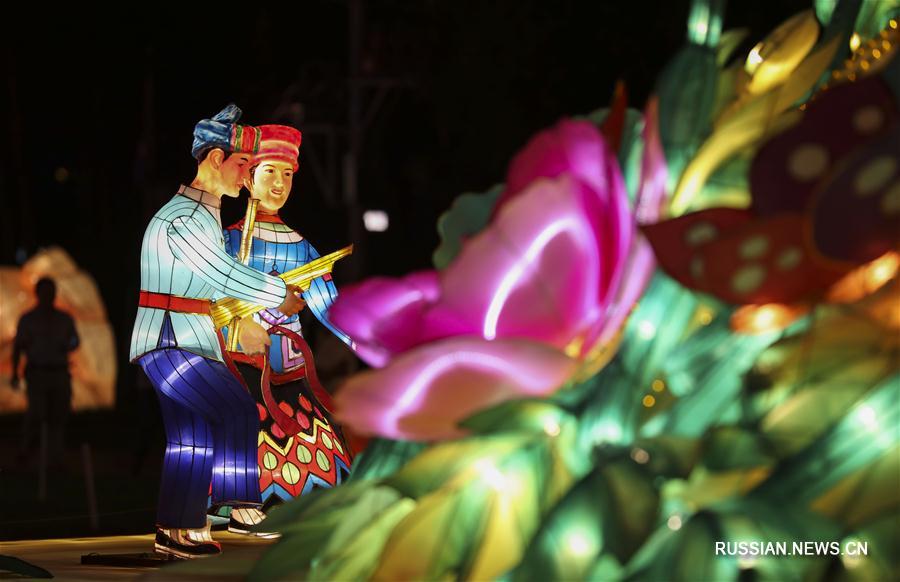 Летний фестиваль фонарей в провинции Юньнань