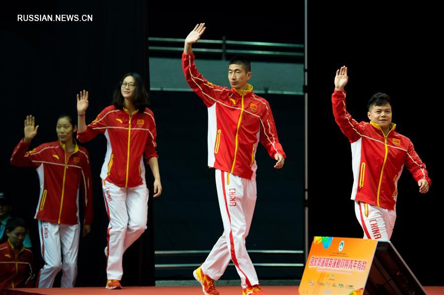 Китайские олимпийцы встретились с молодыми жителями Аомэня