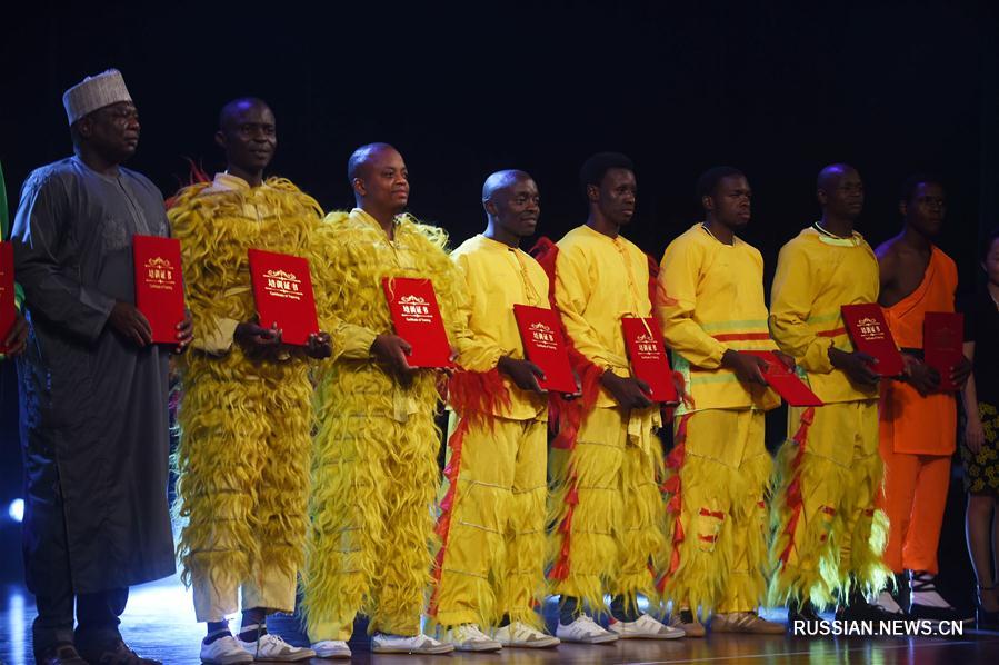 Гости из африканских стран выступили в Даляне с танцем льва