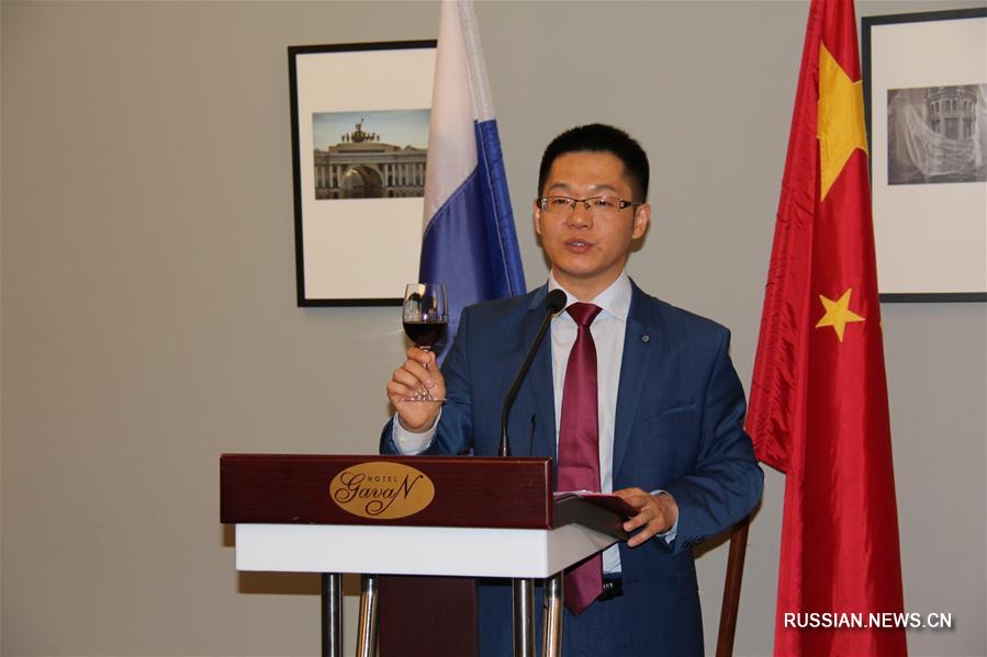 Во Владивостоке прошел прием в честь 67-й годовщины образования КНР