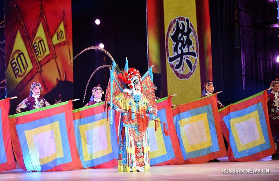 Выступление народных музыкантов в Шицзячжуане