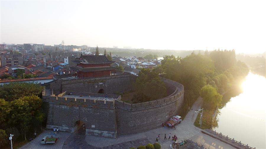 Древний город Цзинчжоу в Хубэе с высоты птичьего полета