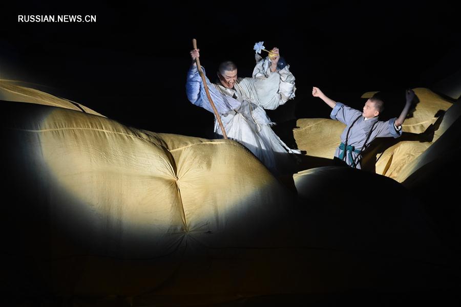 Праздничная премьера спектакля под открытым небом "Церемония воздаяния за благие дела" в Нанкине