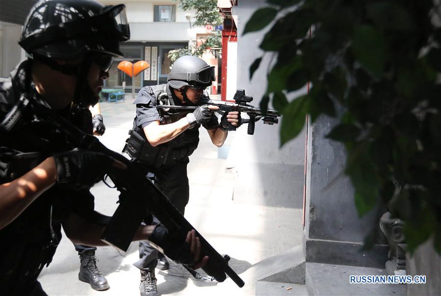 Отряд быстрого реагирования пекинской полиции "Синие мечи"