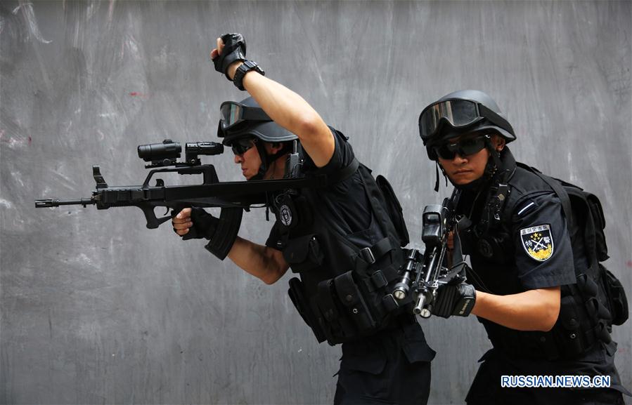 Отряд быстрого реагирования пекинской полиции "Синие мечи"