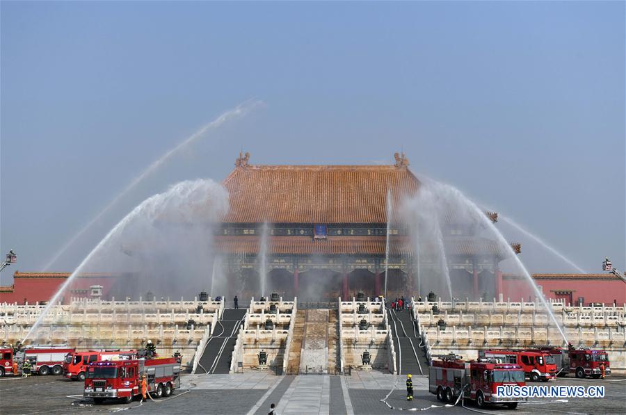 Пекин: противопожарные учения в бывшем императорском дворце