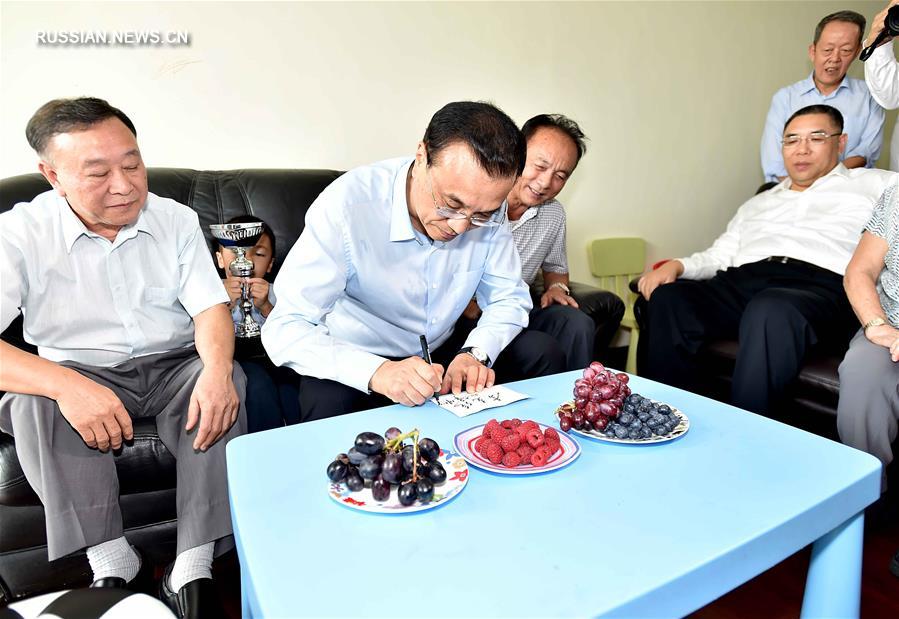 Ли Кэцян продолжает инспекционную поездку в Аомэнь