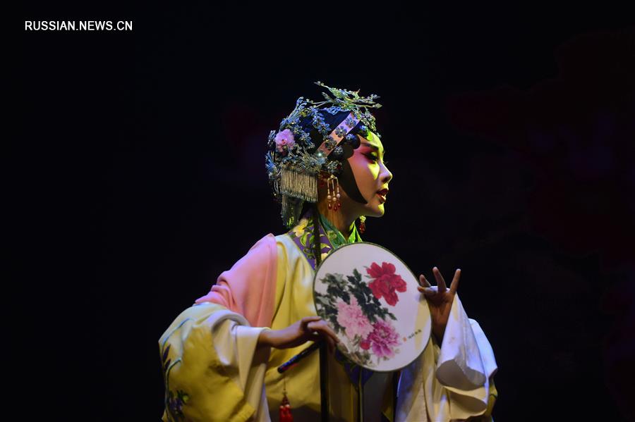 Праздник традиционной оперы на родине Тан Сяньцзу 