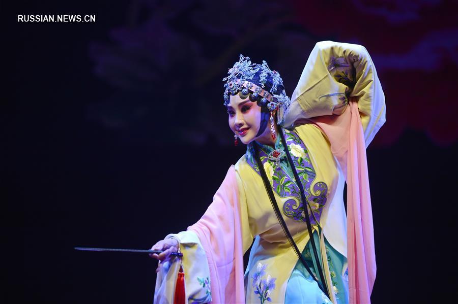 Праздник традиционной оперы на родине Тан Сяньцзу