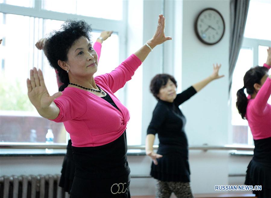 Занятия на факультете танцев Харбинского университета для пожилых людей