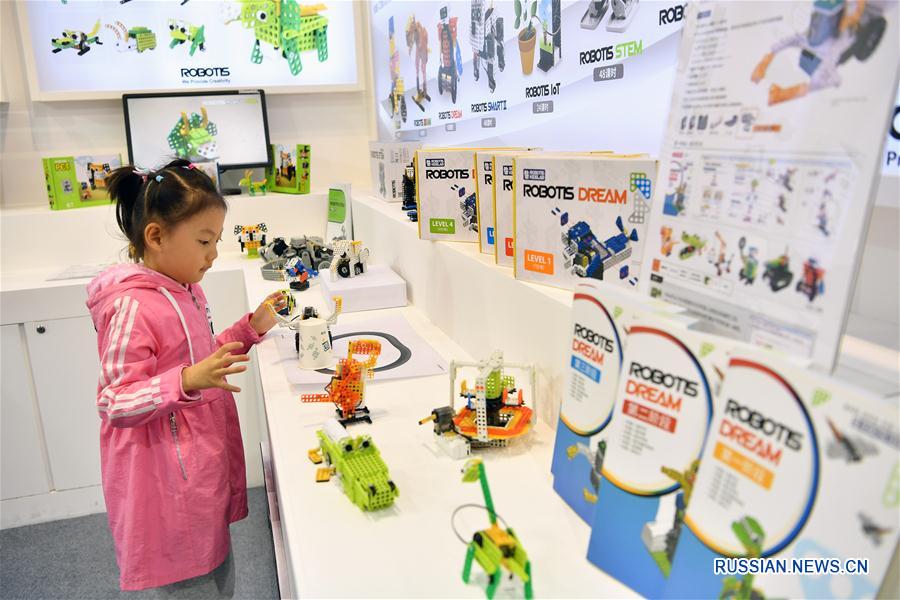 В Пекине открылась Всемирная конференция робототехники-2016 