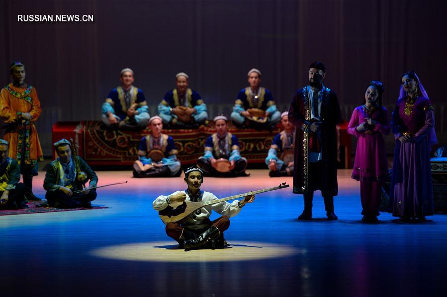 Музыкальный спектакль Синьцзянского художественного театра на сцене Аомэня