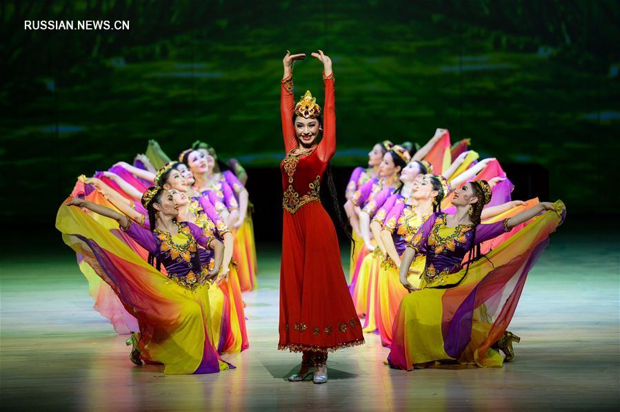 Музыкальный спектакль Синьцзянского художественного театра на сцене Аомэня