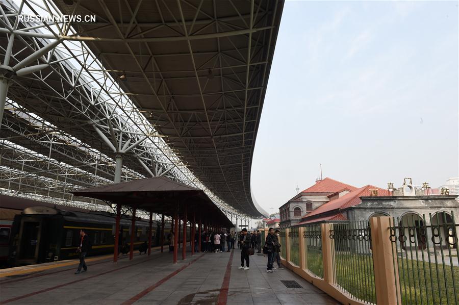 С 1 ноября временно приостанавливается обслуживание пассажиров на Северном вокзале Пекина, вокзал Цинхуаюань закрывается
