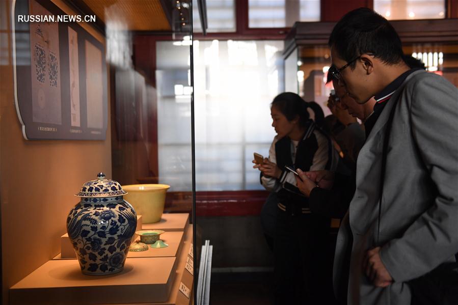 В Гугуне открылись две выставки фарфоровых изделий китайских императорских гончарен