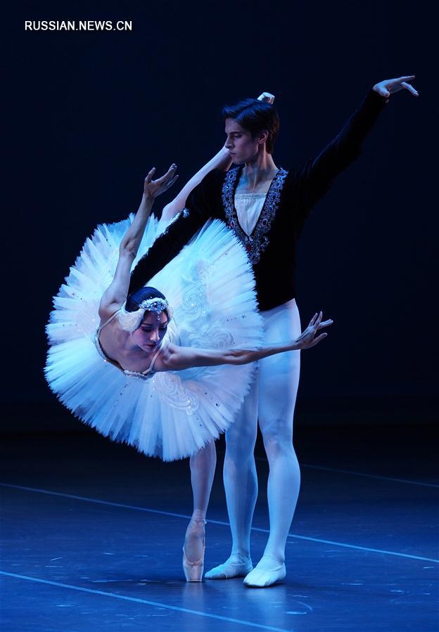 Звезда мирового балета Тань Юаньюань дала представление в Шанхайском международном танцевальном центре