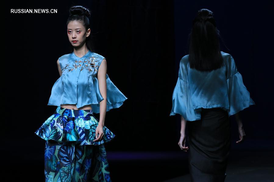 Китайская международная неделя моды: показ новой коллекции Цзинь Хуэй