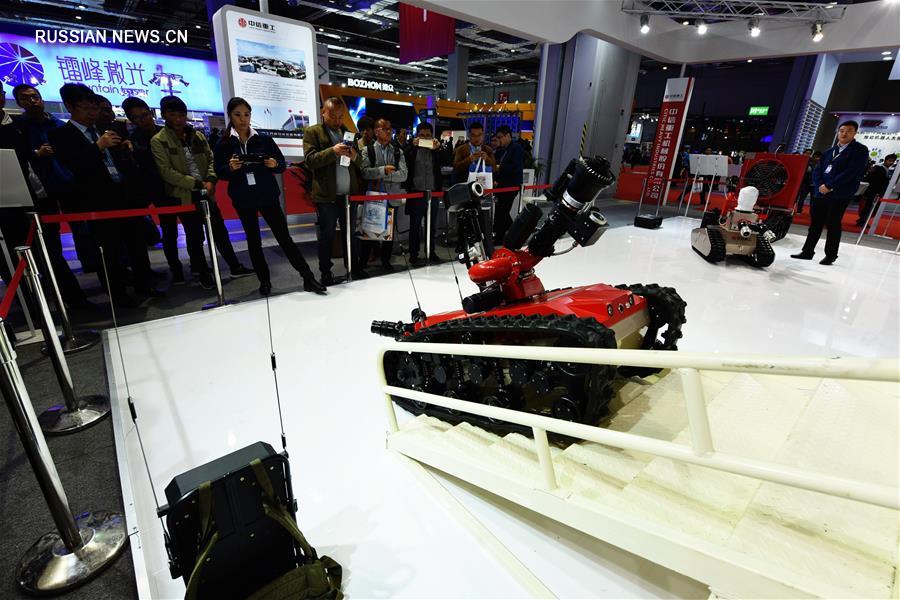 "Битва роботов" на Китайской международной промышленной ярмарке