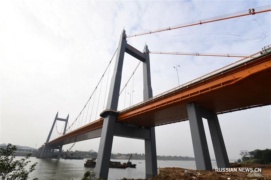 В провинции Хунань готовится к открытию новый висячий автомобильный мост