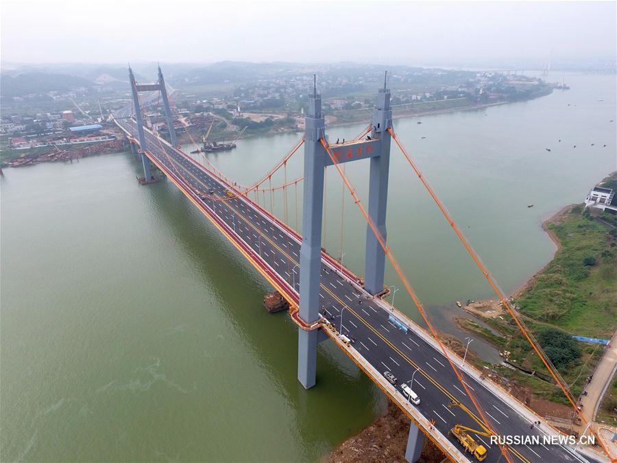 В провинции Хунань готовится к открытию новый висячий автомобильный мост