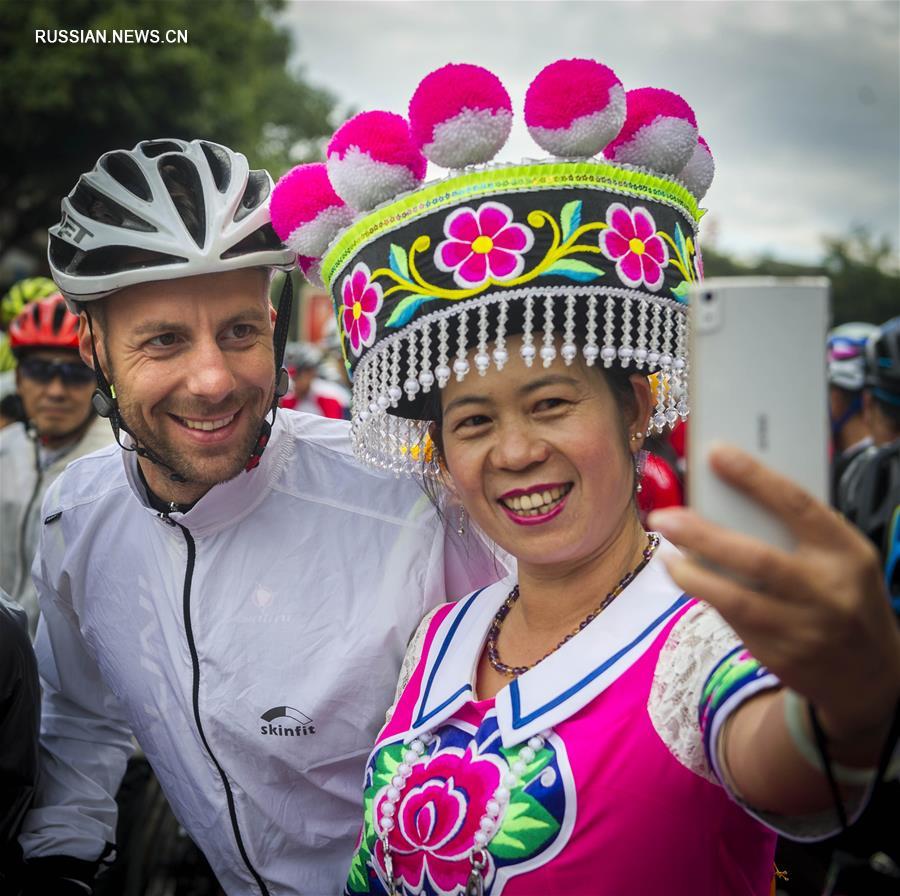 Велоспорт -- Этап велогонки "Гран Фондо -- Красочный Юньнань" в Чусюне