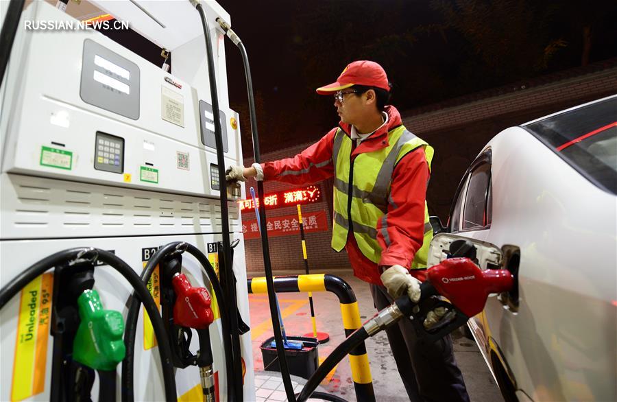 Китай произвел крупнейшее в 2016 году снижение цен на бензин и дизельное топливо    