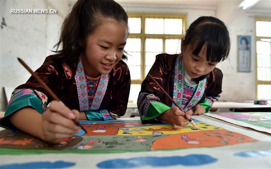 Уроки дунской национальной культуры в школах уезда Саньцзян