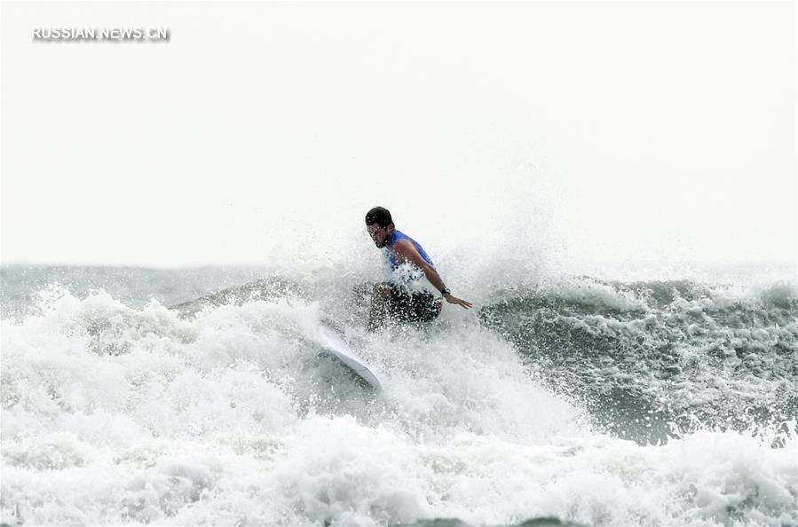 Серфинг -- На острове Хайнань стартовал этап турнира WSL 