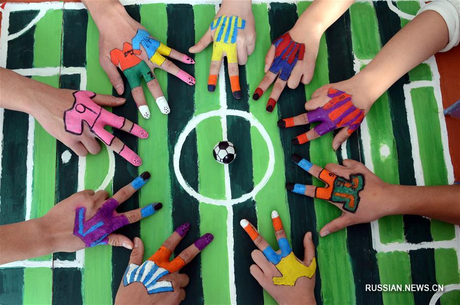 Студенты Ляочэнского университета сыграли в "пальчиковый футбол" 