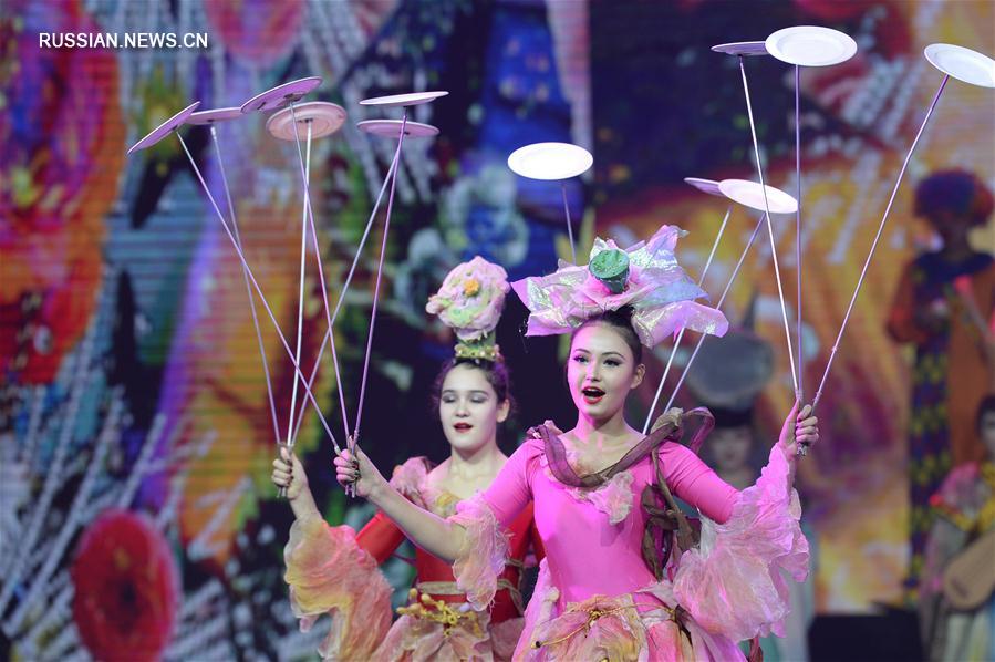 Закрытие III Китайского фестиваля акробатического искусства в Лояне