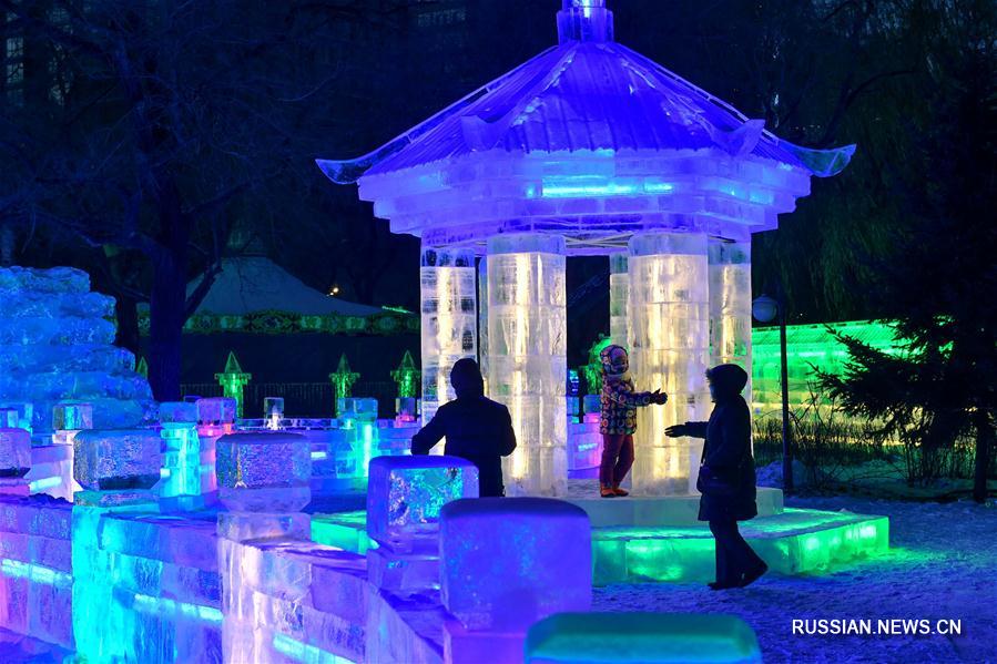 В Харбине открылся 43-й Художественный фестиваль ледяных фонарей