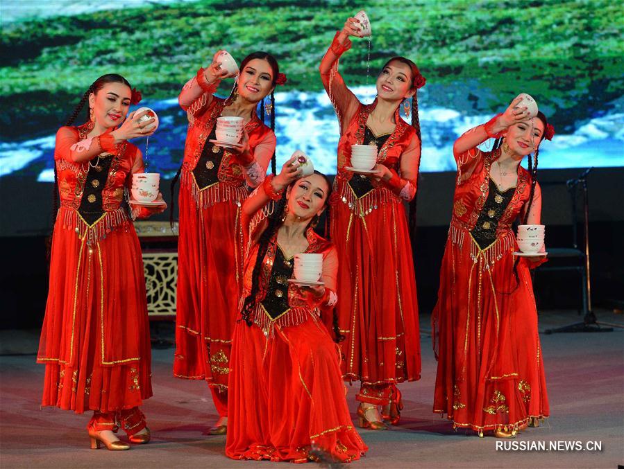 Торжественный концерт в честь 25-летия установления дипломатических отношений между КНР и Узбекистаном 