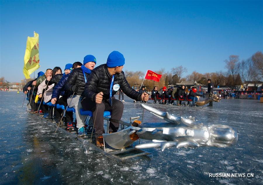 Здоровье нации -- Зимний день на льду озера в парке Шишахай