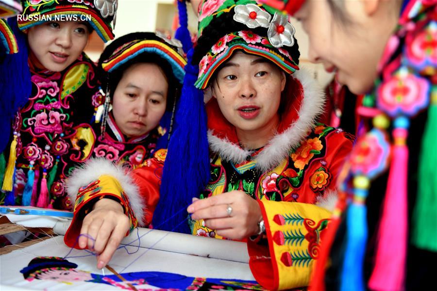 Традиционная цянская вышивка стала основой благополучия для жительниц провинции Шэньси 