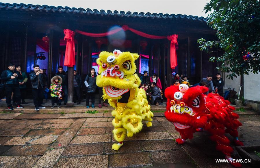 Старинная деревня в провинции Чжэцзян встречает Новый год