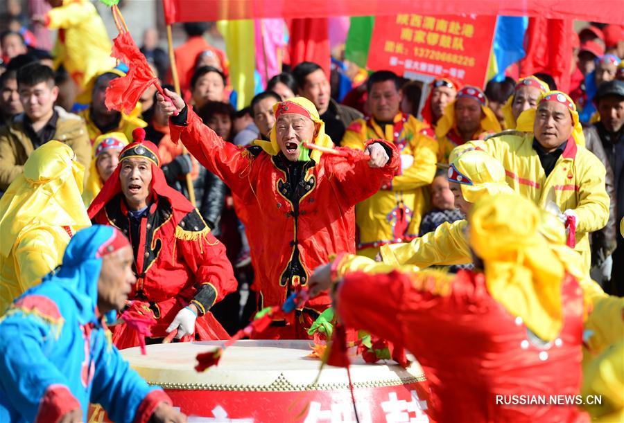 Новогодний конкурс игры на гонгах и барабанах в Сиане