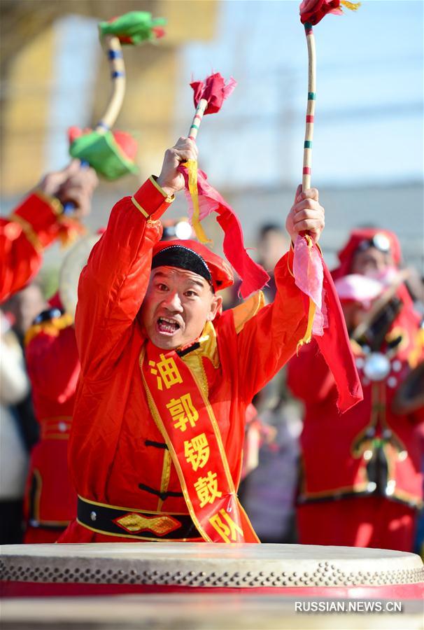 Новогодний конкурс игры на гонгах и барабанах в Сиане