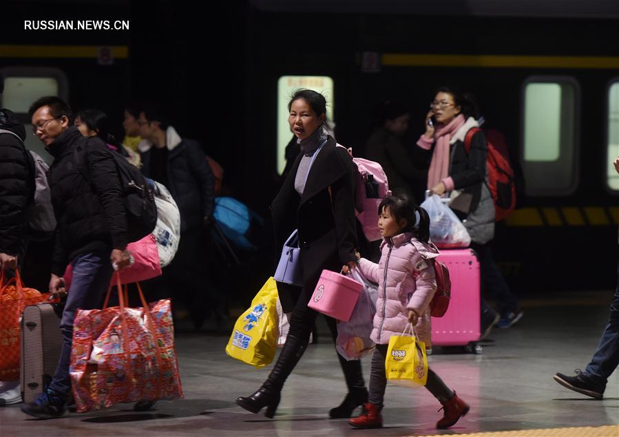 В Китае на новогодние праздники поездами воспользовались почти 52 млн пассажиров 