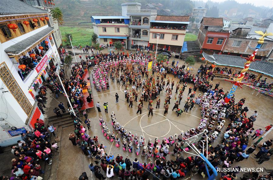 Новогодние гулянья в мяоской деревне в Гуанси