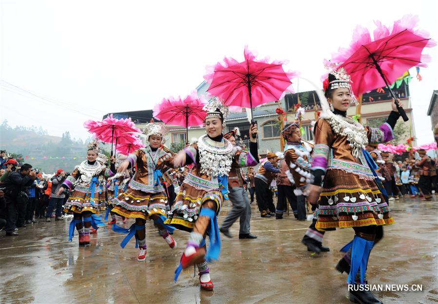 Новогодние гулянья в мяоской деревне в Гуанси