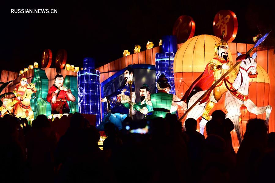 Фестиваль фонарей в честь года Петуха в Цзинане
