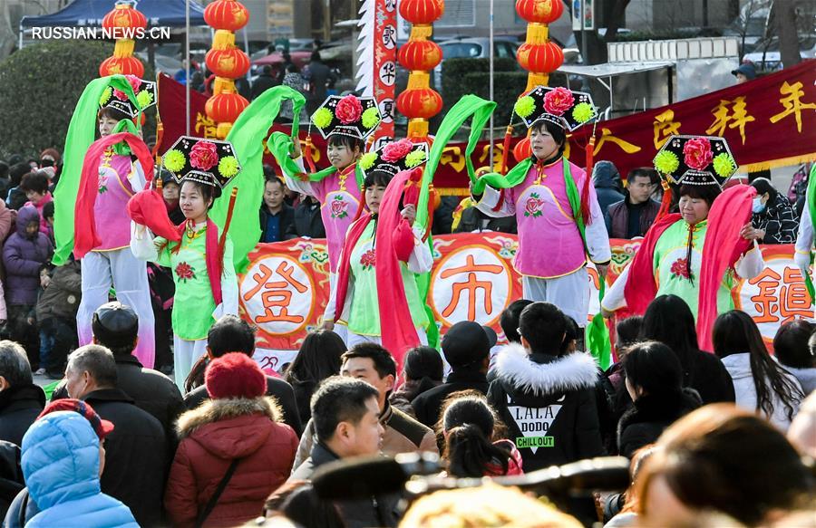Народные гулянья на Праздник фонарей в городе Чжэнчжоу 