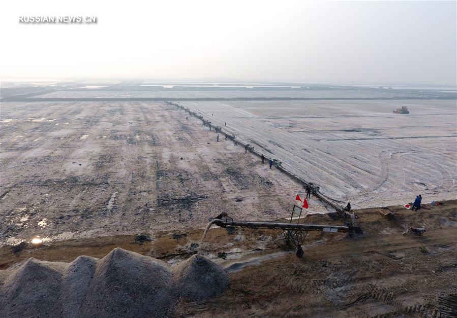 Соленое озеро на севере Китая
