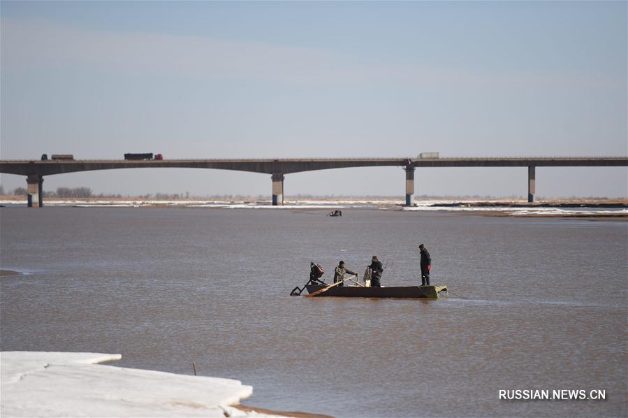 Участок реки Хуанхэ во Внутренней Монголии освобождается от льда