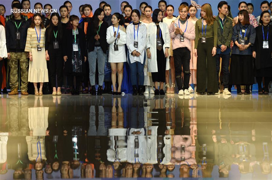 Показ работ выпускников Пекинского института моды 2017 года