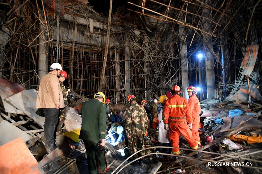 15 человек оказались под завалами из-за обрушения строительных лесов в провинции  Хубэй